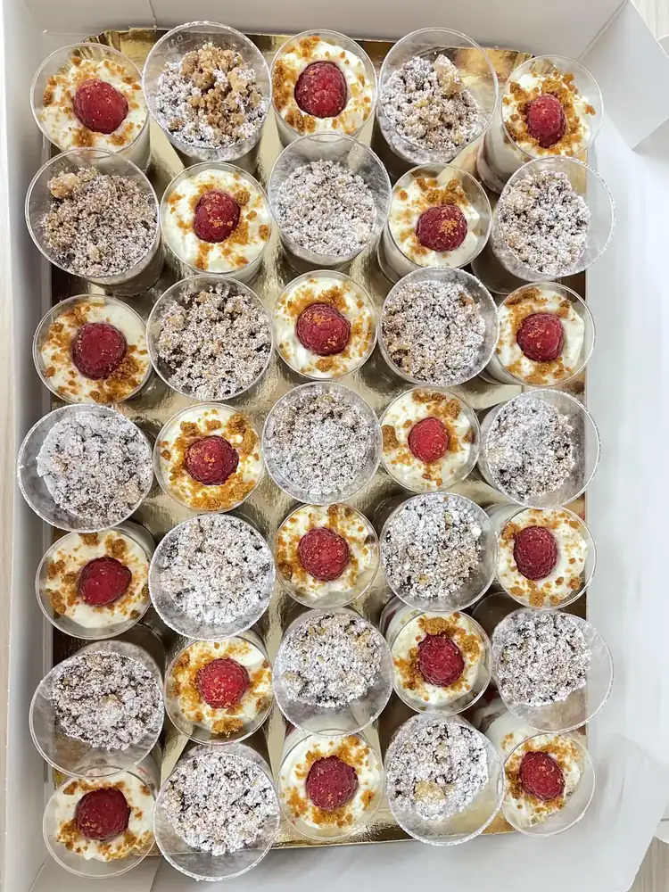 Boîte de verrines sucrées aux framboises