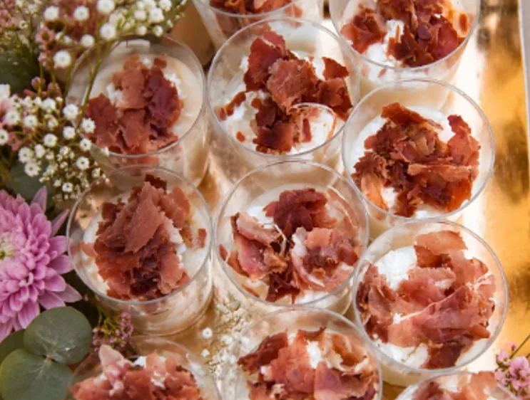Verrines de fromage frais et jambon cru